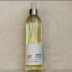 💚 Gap Grass Body Spray 8 oz